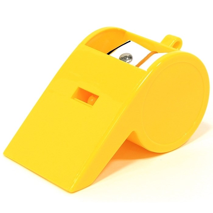 Кішкентай кискадағы үлкен мүшесі Жас әйел кискасын созып жатыр