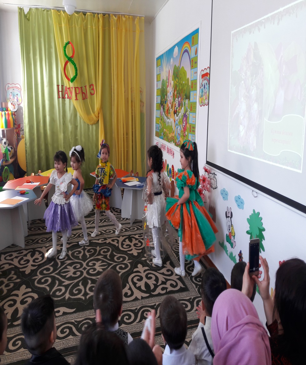 Олар ұйықтап жатқан кеудені сипады Желідегі секс бейнелері жеке заң болып табылады.