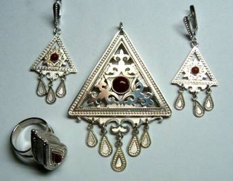 Ауылдың томпақ қыздарының жеке суреттері