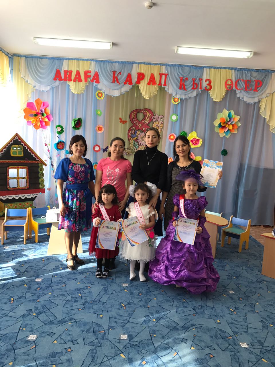 Еркін күрестің порно фотосуреттері Ер адамдар үлкен сиськиді сығады