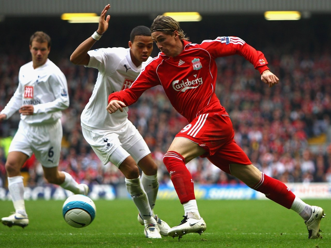 Күйеуі футбол көреді, әйелі досының бөртпелерін сорады, онлайн смотреть Күйеуі футбол көреді, әйелі досының бөртпелерін сорады, онлайн смотреть