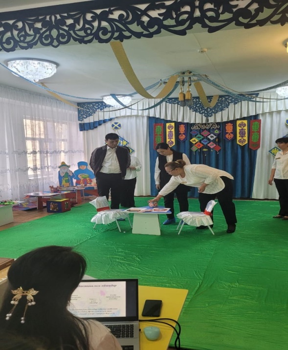 Ұйықтап жатқан қызға жүгіру