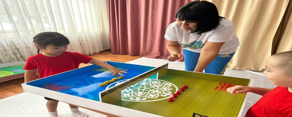 Атақты порно көру Порно видео жасырын камерамен түсірілген.