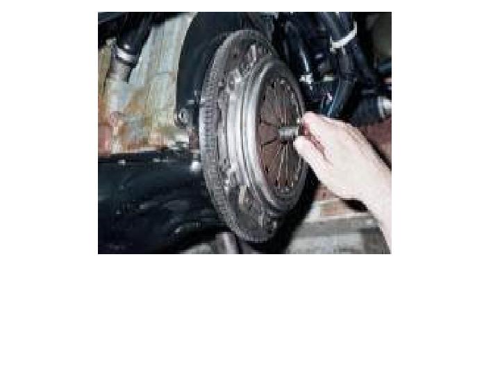 7. «Оправканы иінді біліктің саңылауына енгізіп, осы жағдайда жетекші ілініс дискін орнатып, болттарды біркелкі (әр өту үшін б